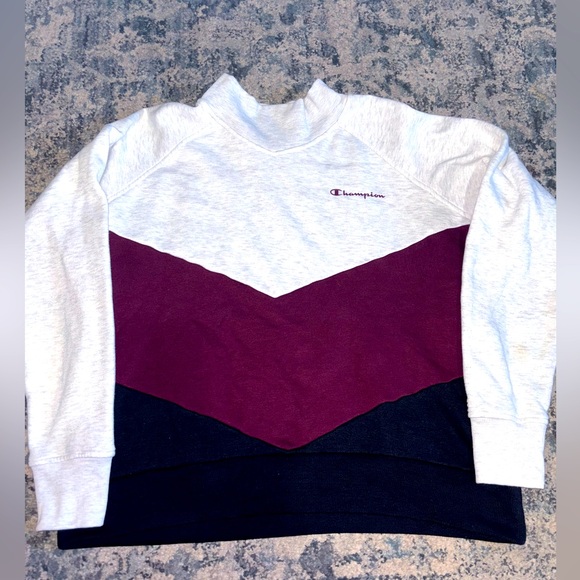 Women’s Champion Sweater 💜 - Picture 1 of 4